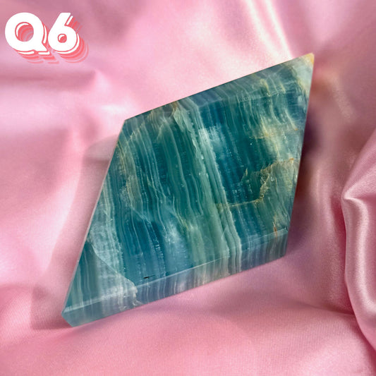Blue Onyx Diamond Carving with Stand | Q6