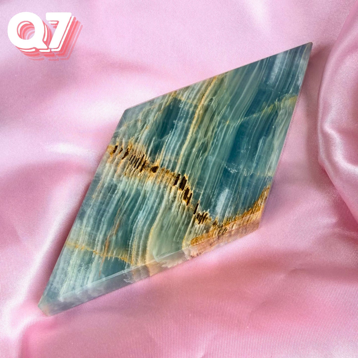 Blue Onyx Diamond Carving with Stand | Q7