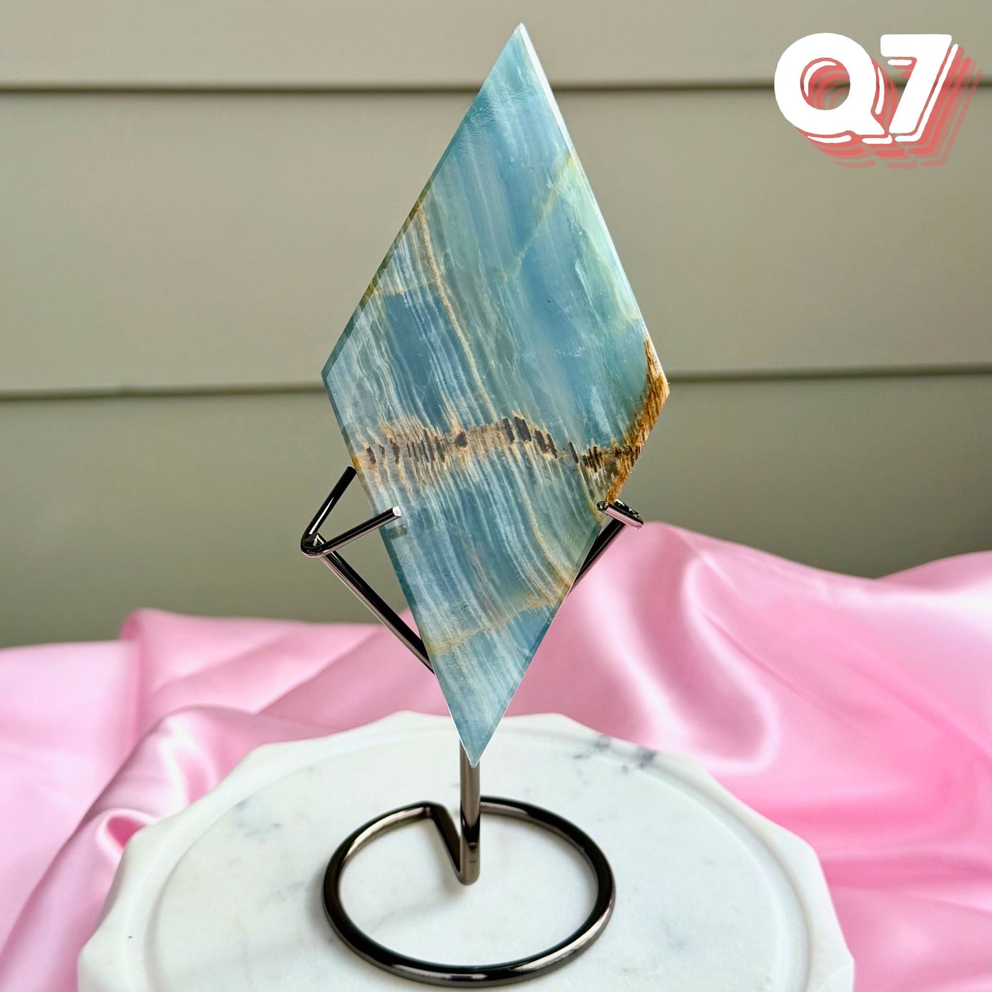Blue Onyx Diamond Carving with Stand | Q7