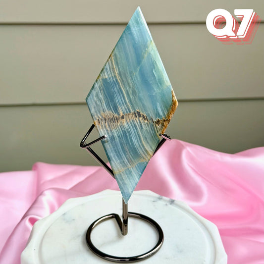 Blue Onyx Diamond Carving with Stand | Q7